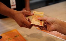 Aprovado projeto que amplia auxílio de R$ 600 e pais solteiros receberão R$ 1.200