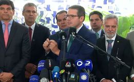 Hugo Motta sugere ao governo rever isenções fiscais como alternativa ao IOF