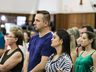 Fiéis lotam Igreja Matriz em celebração de véspera de Natal