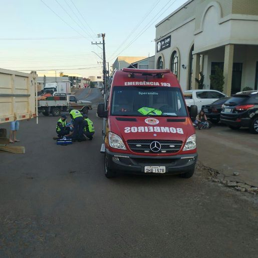 Acidente envolvendo carro e bicicleta deixa uma pessoa ferida 
