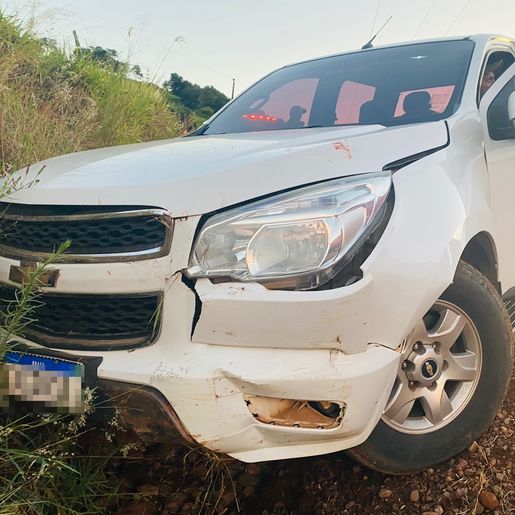 Homem fica ferido ao colidir veículo contra barranco no interior de Itapiranga