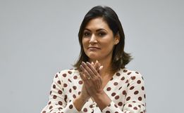 Primeira-dama Michelle Bolsonaro anuncia que não está mais com Covid-19