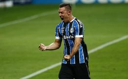 Grêmio vence o Atlético-GO e permanece em quinto no Brasileirão
