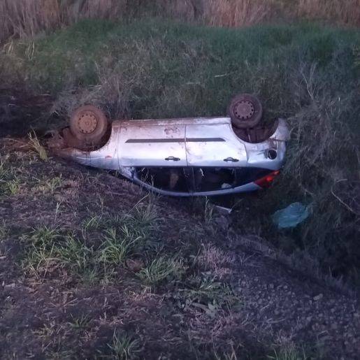 Carro capota na BR-158 e deixa motorista ferido em Cunha Porã