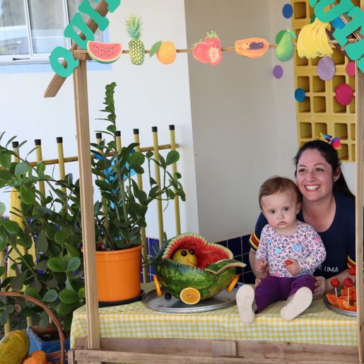 Centro Municipal de Educação Infantil promove dia da fruta com alunos