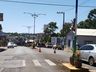 Caminhão desgovernado causa diversos danos em postes, veículo e residência de Iporã do Oeste