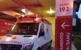 SAMU transfere mulher que caiu de patinete elétrico em Itapiranga