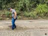 VÍDEO: em sinal de protesto, moradores tapam buracos na BR-163