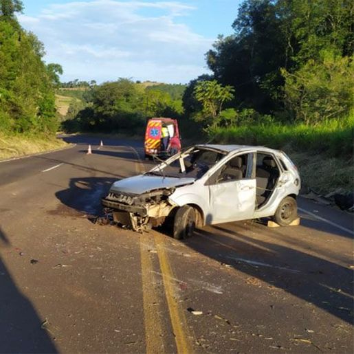 Três pessoas ficam feridas em capotamento na SC-157