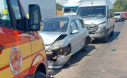 Acidente na BR-282 envolve três veículos e deixa um ferido em Maravilha