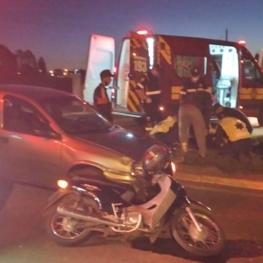 Motociclista sofre ferimentos em acidente contra carro na BR 163