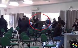 VÍDEO: Leilão de prefeitura termina em pancadaria na região
