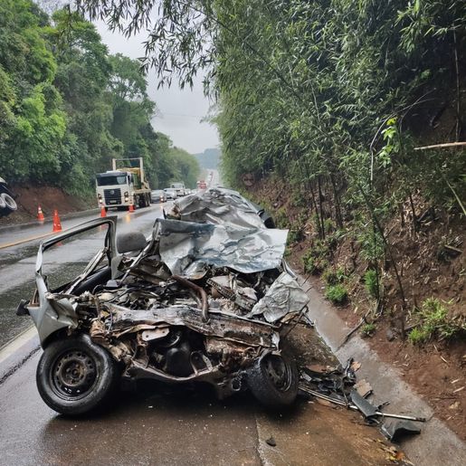Gol com placas de Maravilha se envolve em acidente com morte na BR-282 