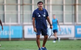 Pressionado, Quinteros precisa driblar desfalques do Grêmio contra o Ceará