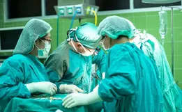 Jovem que teve testículo retirado após erro médico será indenizado em SC