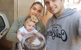 Em São Lourenço do Oeste, casal faz bolos para tratamento de saúde da filha