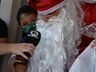 Campanha “Um presente de Natal” reúne crianças para entrega de presentes