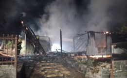 Residência é destruída pelo fogo em São Lourenço do Oeste
