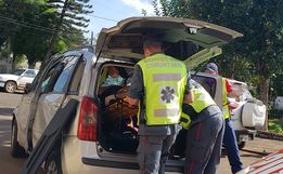 Veículo capota em acidente no centro de Iporã do Oeste