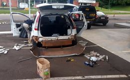 PRF apreende 54 kg de maconha escondidos em automóvel na BR-282