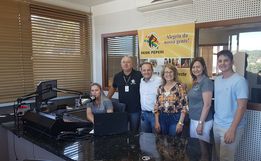 Proprietária do Império dos Girassóis visita Rádio Itapiranga