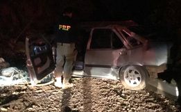 Vídeo: Carro capota, bate em árvore e condutor abandona local em SMOeste