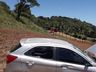 Motorista perde controle de carro e cai em ribanceira em Itapiranga