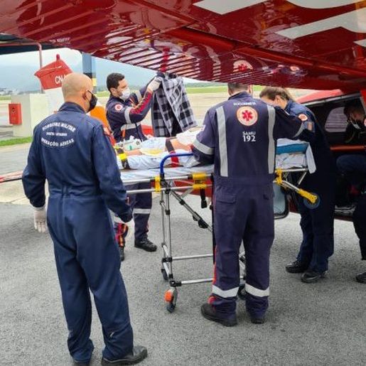 Criança tem 40% do corpo queimado após encostar em rede de alta tensão 