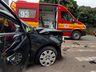 Mulher é atendida pelos Bombeiros após acidente no centro de SMOeste