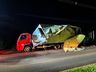 Condutor colide com caminhão em poste na Willy Barth em SMO