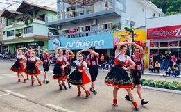   Desfile Cultural abre a 44ª Oktoberfest de Itapiranga