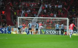 Inter vence o Gre-Nal e afunda ainda mais o Grêmio no Z4 do Brasileirão