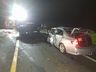 Colisão entre dois carros e caminhão deixa nove feridos na BR-282