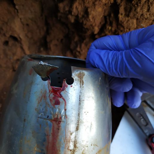 Bombeiros socorrem criança que ficou com dedo preso em chaleira elétrica