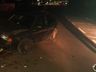 Carro colide em poste e deixa feridos no centro de Itapiranga