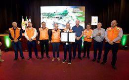 SC entrega primeiros caminhões-pipa para municípios do Oeste 