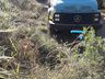 Colisão deixa motociclista preso em baixo de caminhão no interior 