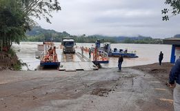 Retomada travessia da balsa no Rio Uruguai em Itapiranga