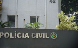 Homem é aceito em emprego, furta celular da empresa e é preso em SC