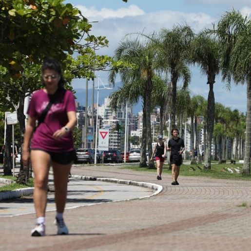 Com El Niño forte, verão deve ser de temperaturas escaldantes e ondas de calor em SC