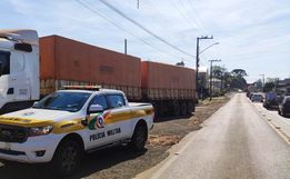 Motorista oferece dinheiro para policiais e vai preso por suborno em Descanso 