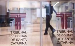 TCE alerta 73 cidades de SC por arrecadação baixa e gasto acima do previsto com servidores