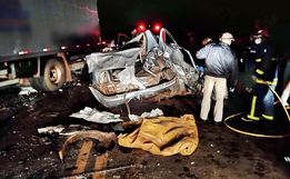 Colisão entre carro e caminhões deixa um morto e dois feridos na PR-493