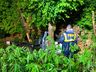 Saída de pista seguida de choque lateral em árvore deixa dois feridos no acesso a SMOeste