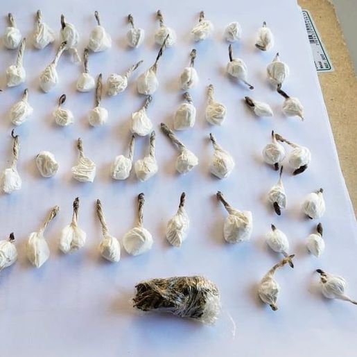 PM prende quatro homens e apreende 67 buchas de cocaína 