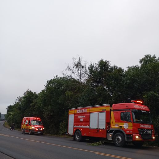 Acidente entre moto e cachorro deixa casal ferido na BR-158, em Cunha Porã