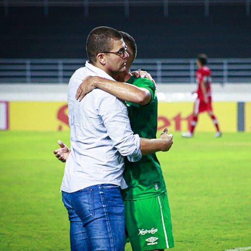 No "dia do fico" de Louzer, Chape vence o CRB e fica a uma vitória do líder