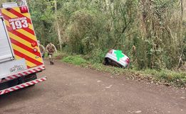 Homem é socorrido após saída de pista no interior de Itapiranga