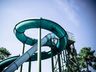 Parque aquático vai indenizar modelo que se machucou em tobogã