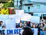 Servidores municipais fazem novo protesto na frente da prefeitura
